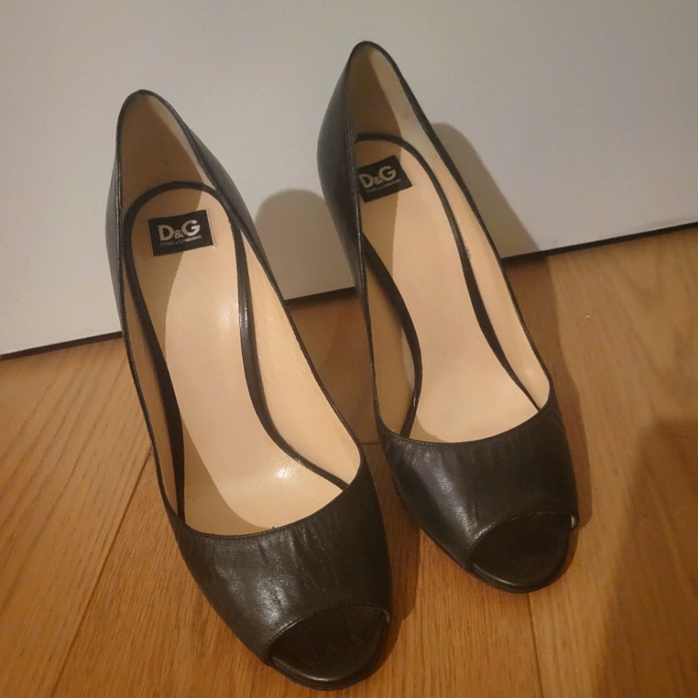 Dolce & Gabbana Black Leather Peep-Toe Pumps